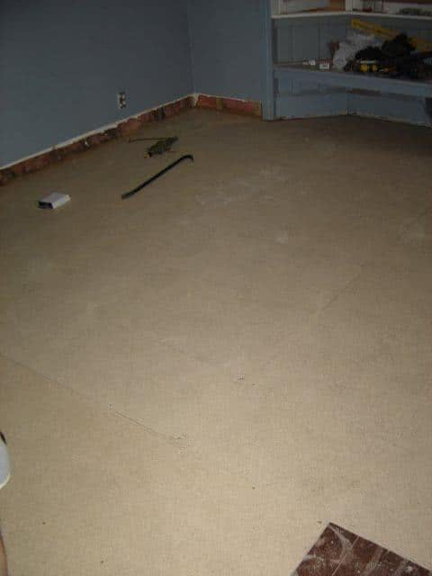 Room with new chipboard floor surface